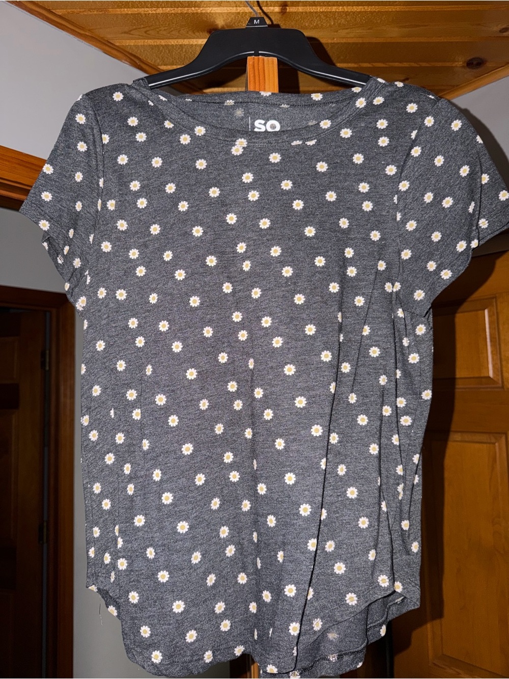 SO Gray Daisy Short Sleeve Tee